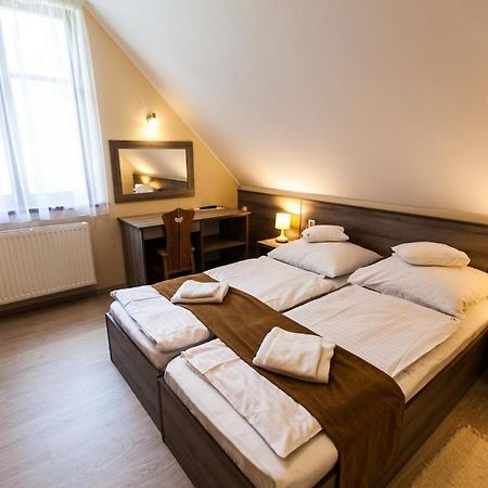 Piroska Csarda Es Panzio Bed and Breakfast Siófok Eksteriør billede
