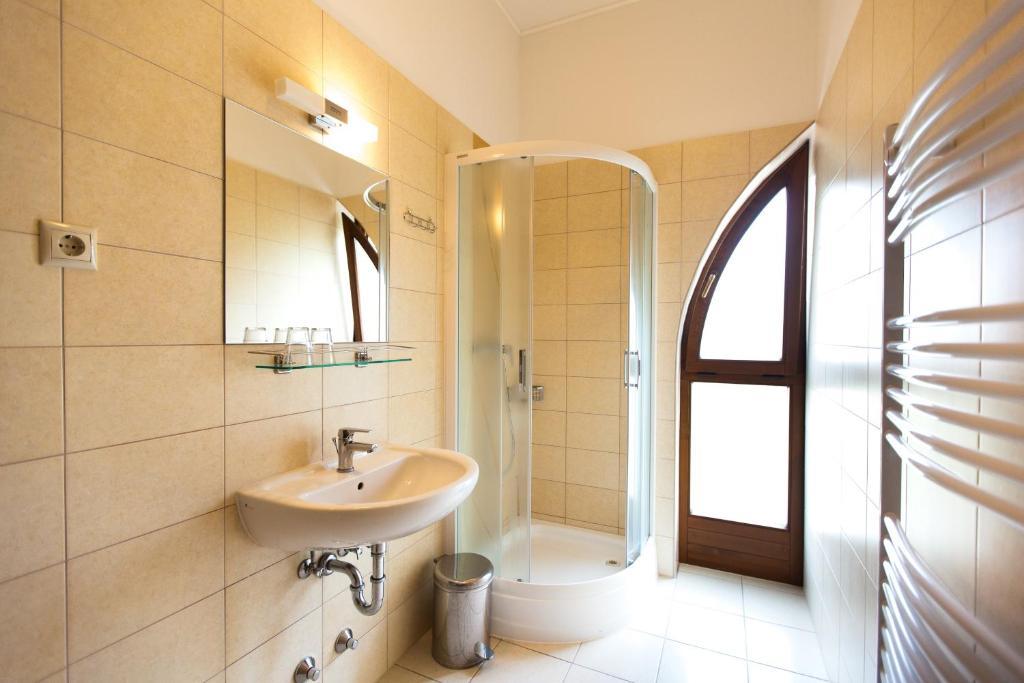 Piroska Csarda Es Panzio Bed and Breakfast Siófok Eksteriør billede