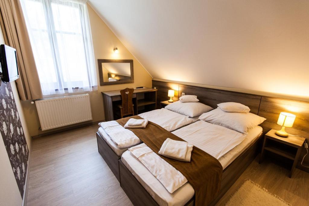 Piroska Csarda Es Panzio Bed and Breakfast Siófok Eksteriør billede