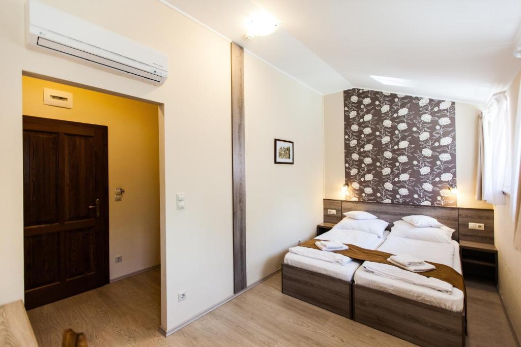 Piroska Csarda Es Panzio Bed and Breakfast Siófok Eksteriør billede