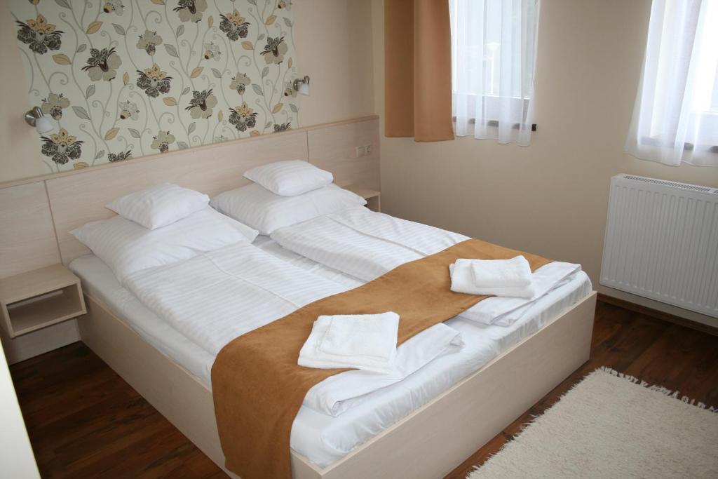 Piroska Csarda Es Panzio Bed and Breakfast Siófok Eksteriør billede