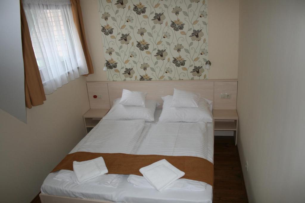 Piroska Csarda Es Panzio Bed and Breakfast Siófok Eksteriør billede