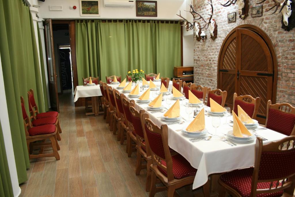 Piroska Csarda Es Panzio Bed and Breakfast Siófok Eksteriør billede